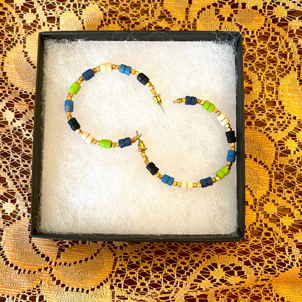 NWT Loop beaded Earnings
